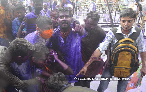 Kolkata: Clashes erupt between West Bengal Police and BJP workers
