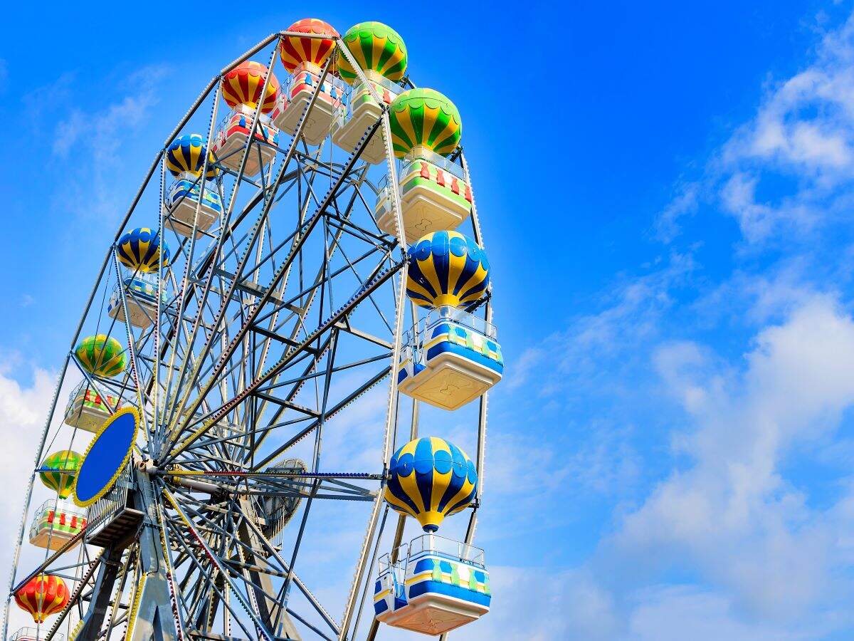 Work remotely from a Ferris wheel equipped with Wi-Fi! Work remotely from a Ferris wheel equipped with Wi-Fi!