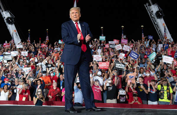 Donald Trump holds election rallies