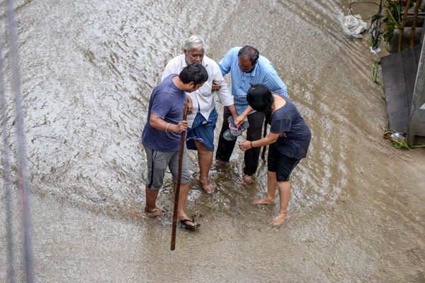 Massive rains claim 30 lives in Telangana