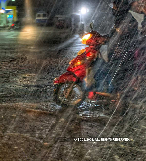 Heavy downpour lashes Pune