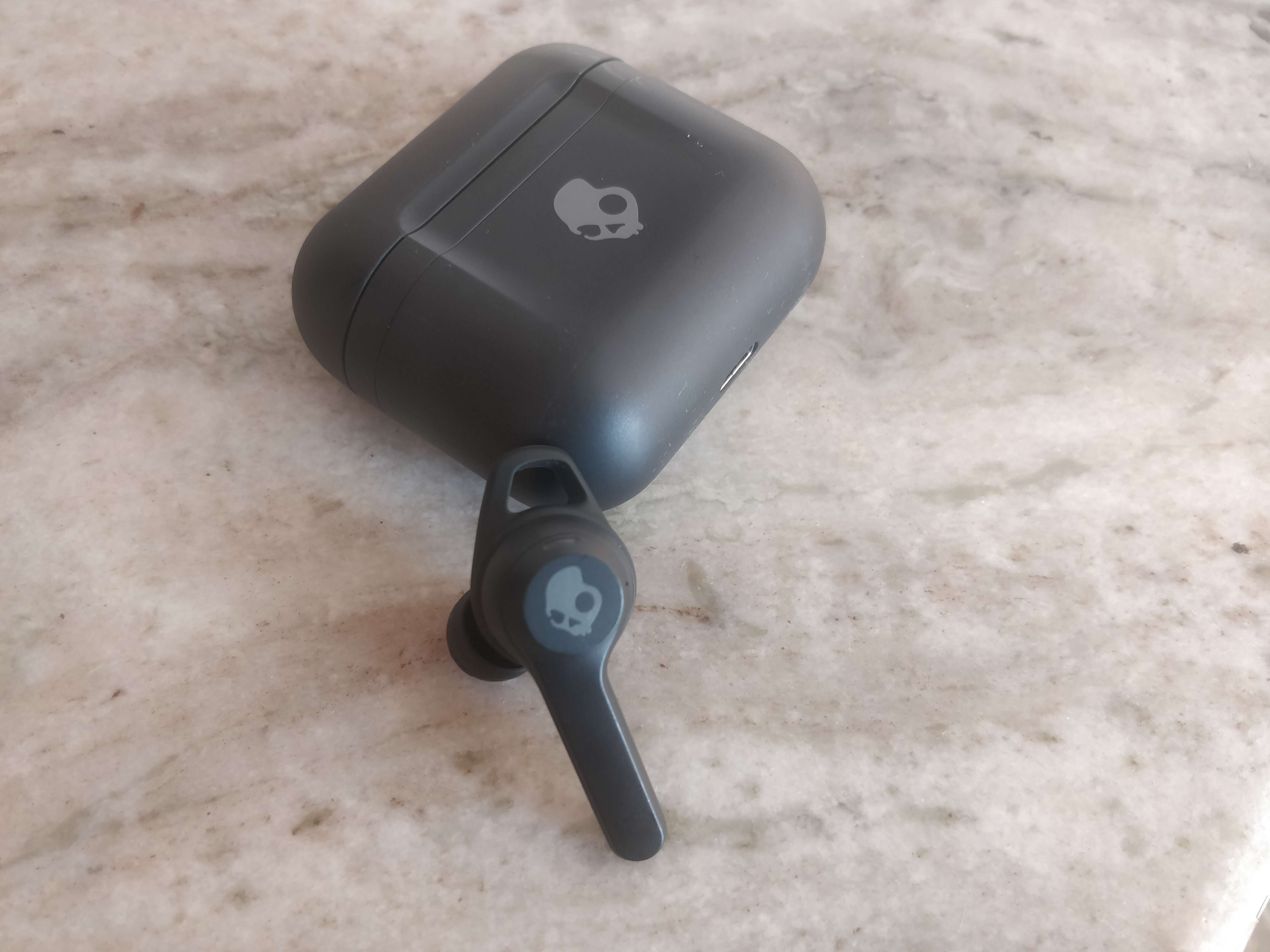skullcandy indy fuel true wireless earbuds vs airpods