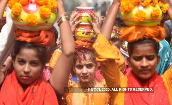 COVID-19 casts its shadow on Navratri festivities