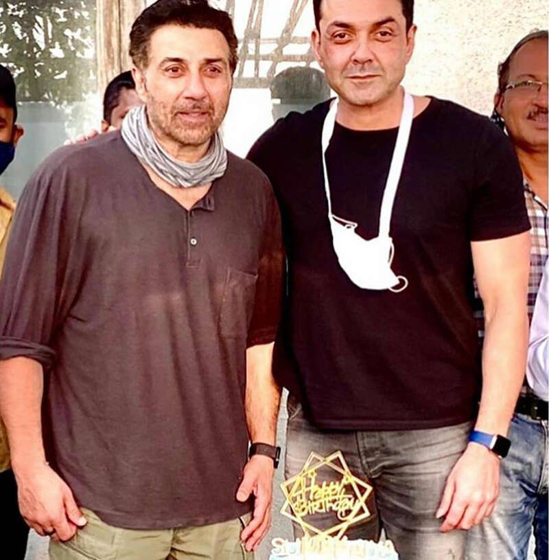 Inside pictures from Sunny Deol's birthday celebration with daddy Dharmendra