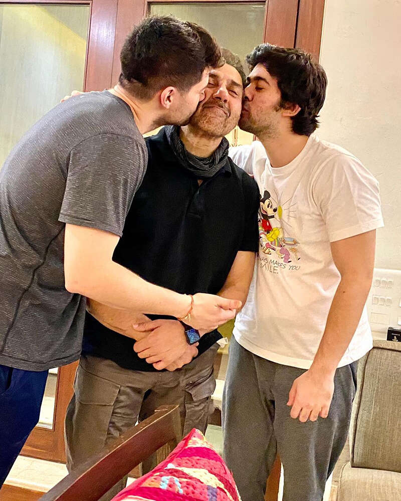 Inside pictures from Sunny Deol's birthday celebration with daddy Dharmendra