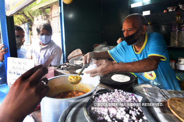 Bollywood actor Aparshakti Khurana visits 'Baba Ka Dhaba', says he enjoyed the 'matar paneer'