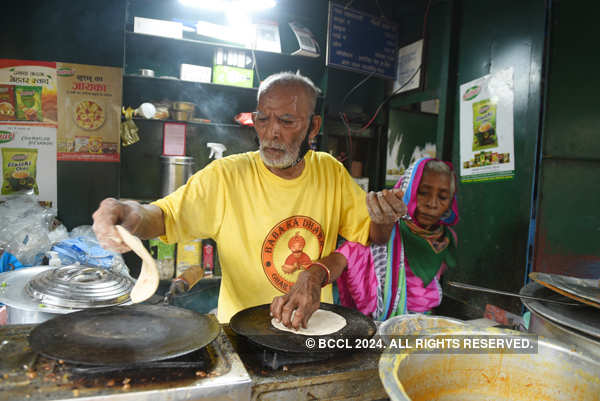 Bollywood actor Aparshakti Khurana visits 'Baba Ka Dhaba', says he enjoyed the 'matar paneer'