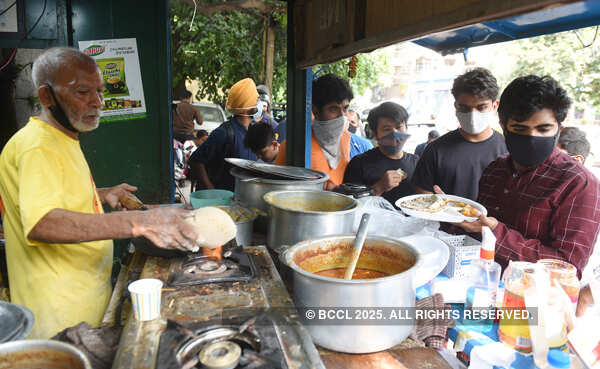 Bollywood actor Aparshakti Khurana visits 'Baba Ka Dhaba', says he enjoyed the 'matar paneer'