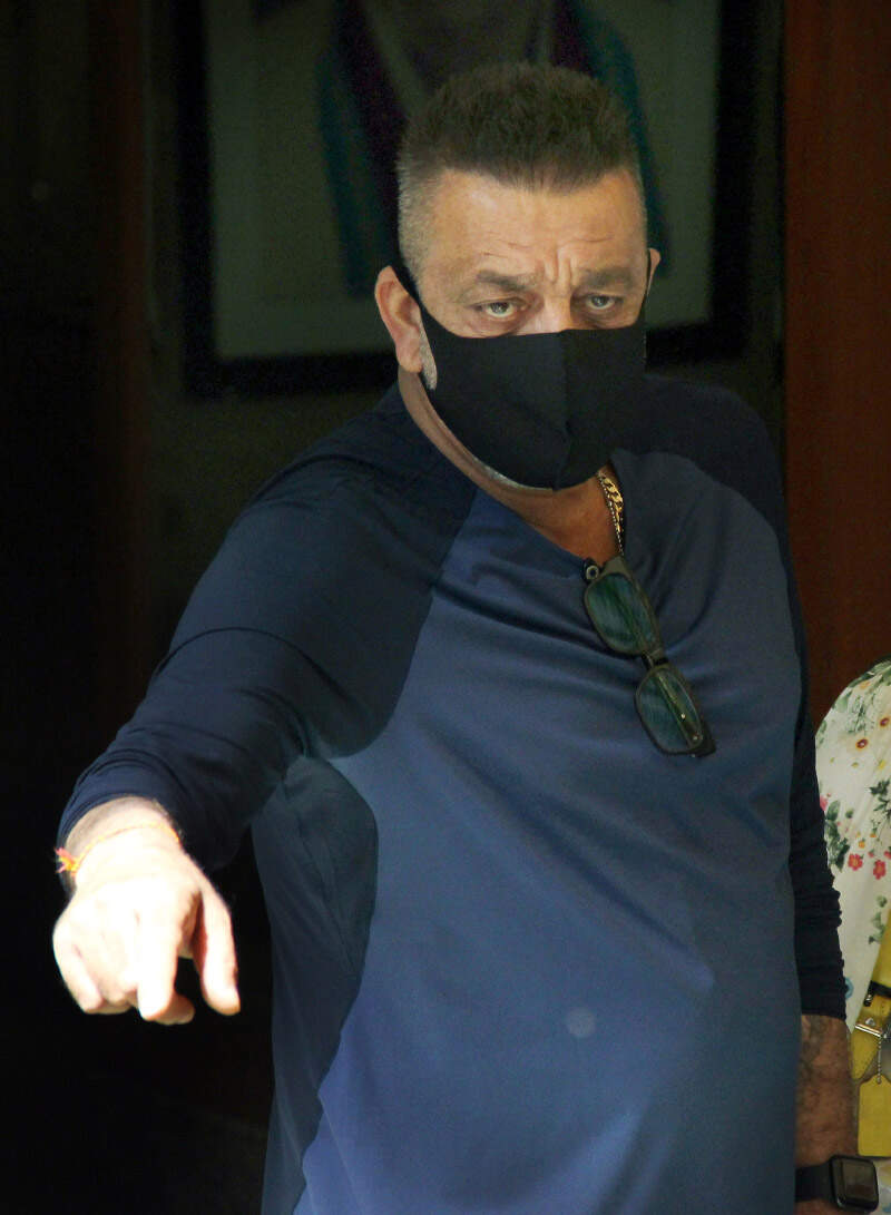 Sanjay Dutt announces news of recovering from cancer on twins Shahraan and Iqra's birthday