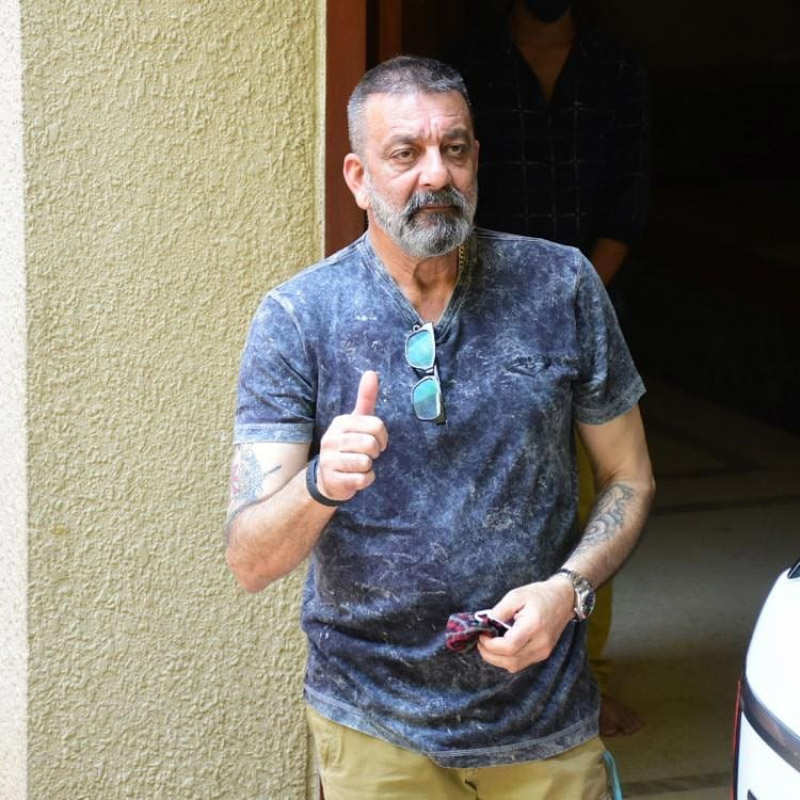 Sanjay Dutt announces news of recovering from cancer on twins Shahraan and Iqra's birthday