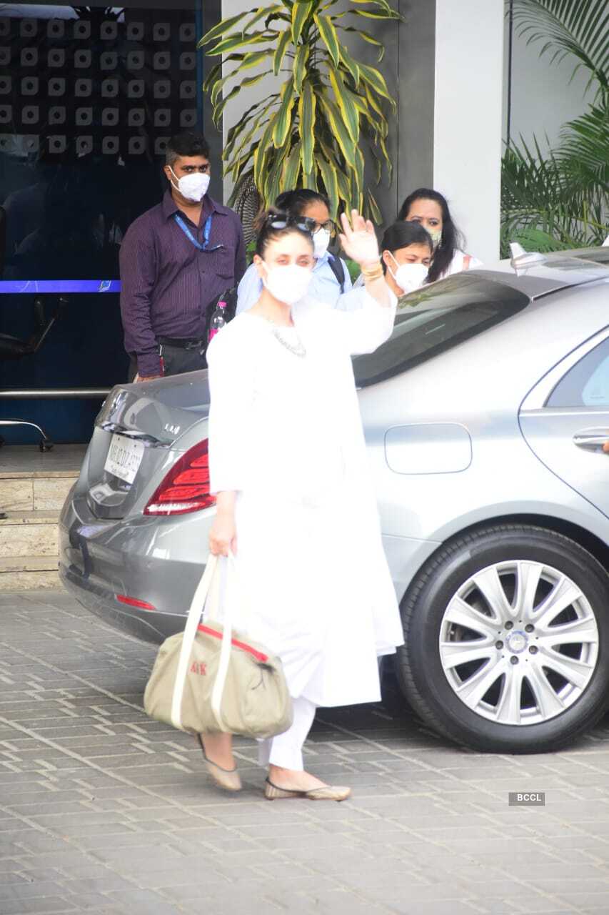 Photos Mom To Be Kareena Kapoor Khan Returns To Mumbai With Taimur And Saif Ali Khan Hindi Movie News Times Of India kareena kapoor khan returns to mumbai