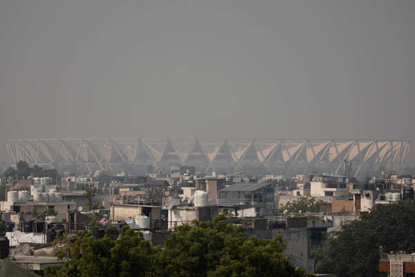 Delhi chokes on 'severe' smog as farm fires soar