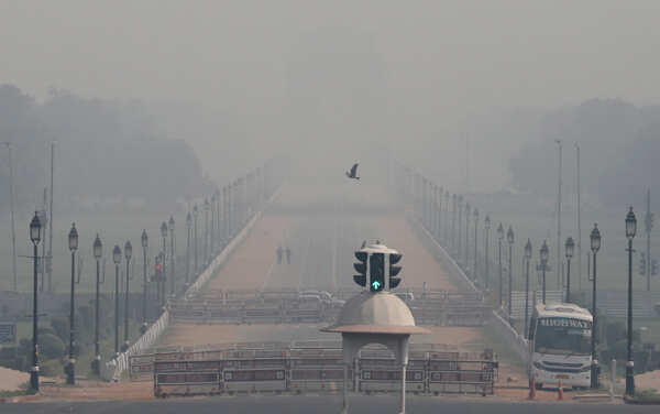 Delhi chokes on 'severe' smog as farm fires soar