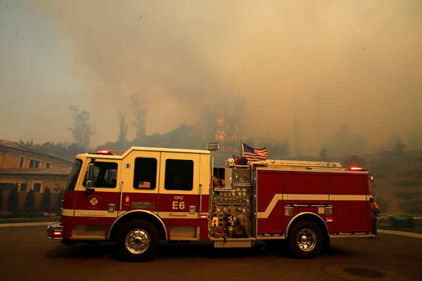 Silverado wildfire forces thousands to evacuate in California