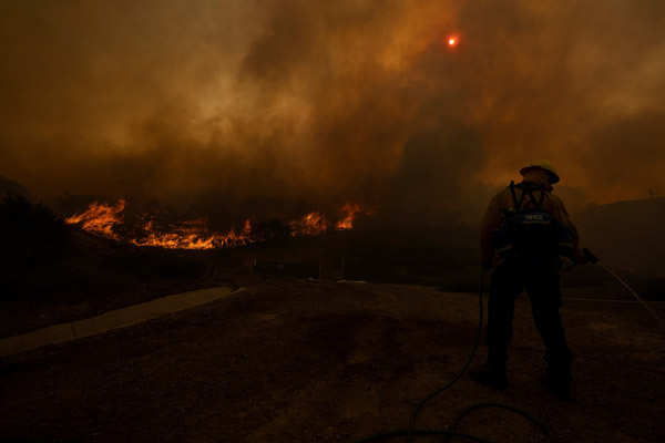 Silverado wildfire forces thousands to evacuate in California