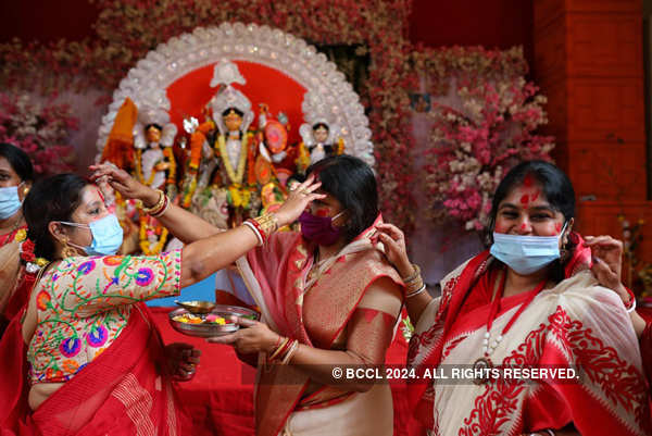 Durga Puja celebrations end with idol immersion