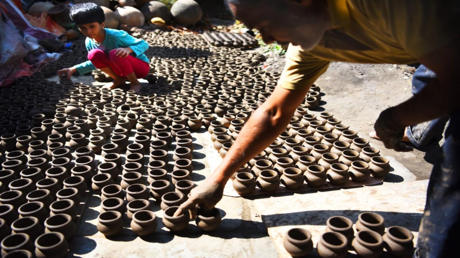 Potters create diyas and clay pots ahead of Diwali in Aurangabad’s ...