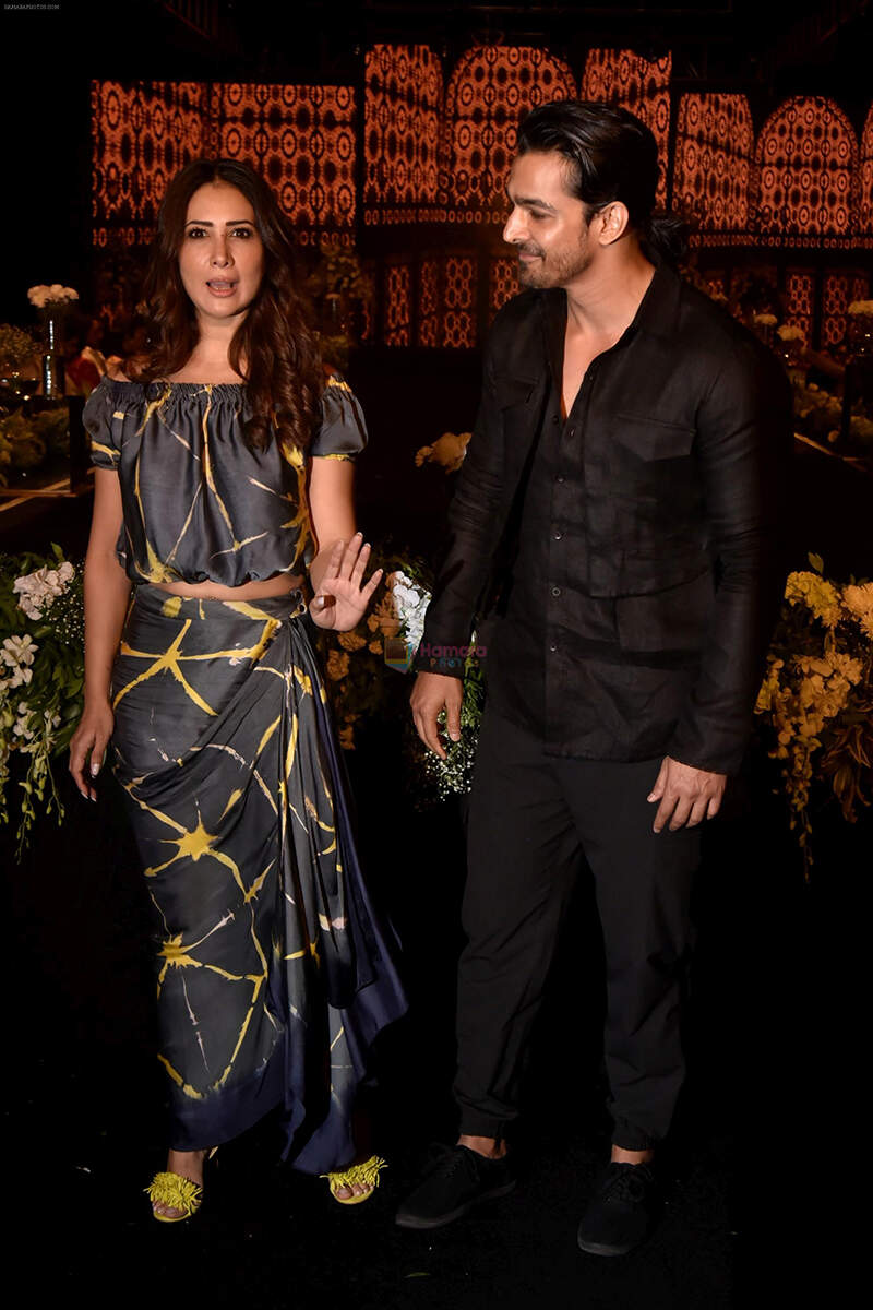 Romantic pictures of Kim Sharma and former beau Harvardhan Rane30/10/2020GeetikaCelebsBollywood