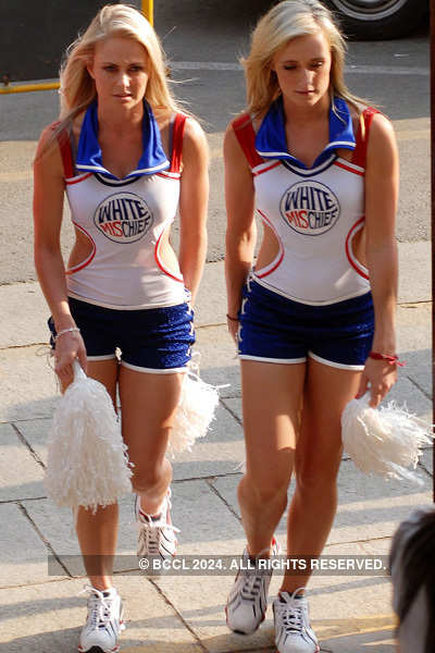 Cheerleaders perform at Chinnaswamy stadium 