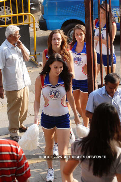 Cheerleaders perform at Chinnaswamy stadium 