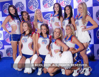 Cheerleaders perform at Chinnaswamy stadium