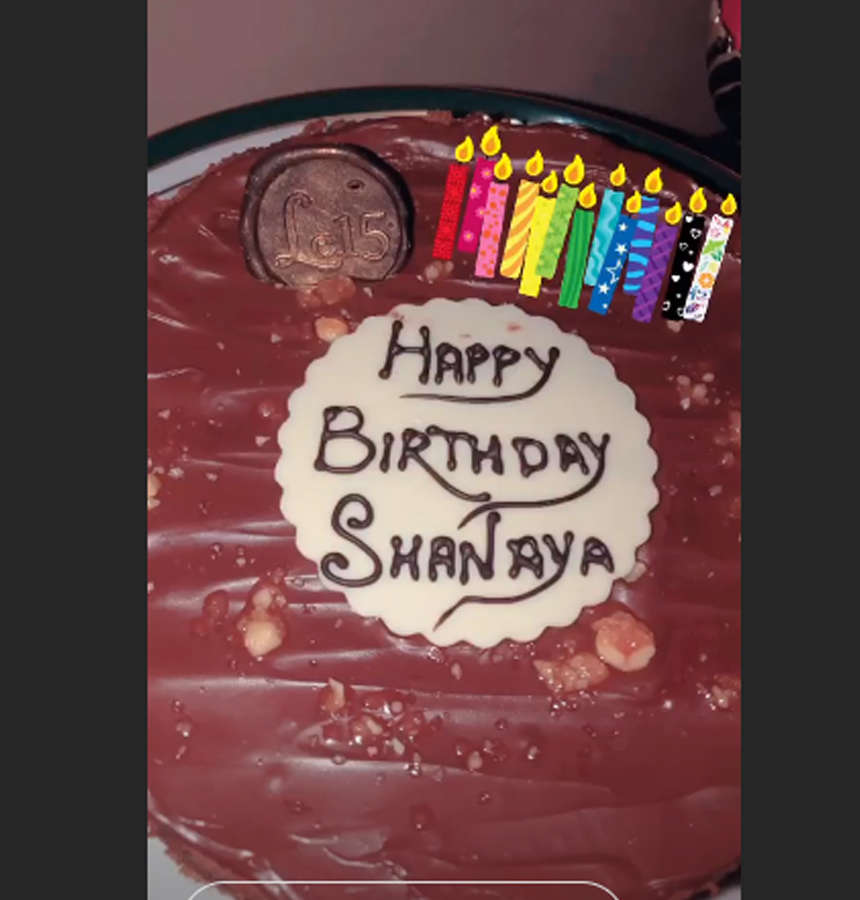 , WATCH: Shanaya Kapoor kicks off her birthday celebrations with a midnight bash and a lot of cake &#8211; Times of India, Indian &amp; World Live Breaking News Coverage And Updates