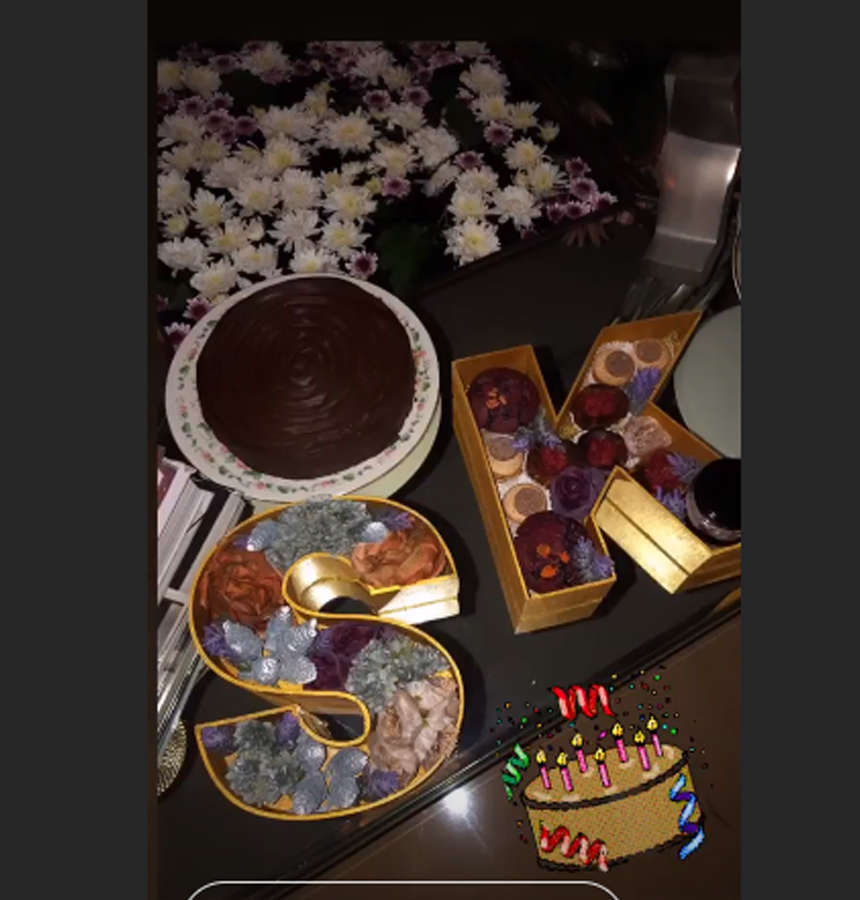 , WATCH: Shanaya Kapoor kicks off her birthday celebrations with a midnight bash and a lot of cake &#8211; Times of India, Indian &amp; World Live Breaking News Coverage And Updates