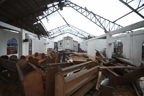 Super Typhoon slams Philippines