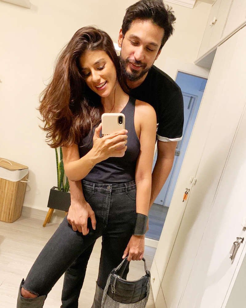 Arjun Kanungo gets engaged to longtime girlfriend Carla Dennis; says ...