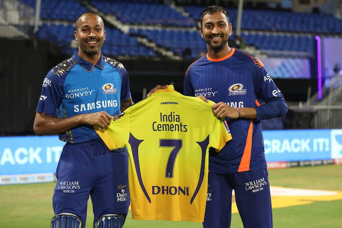 These pics of MS Dhoni giving away signed jerseys to players go viral