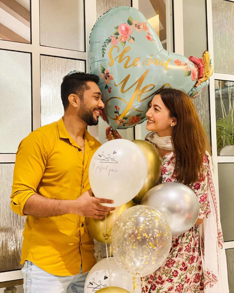 Gauahar Khan gets engaged to boyfriend Zaid Darbar; shares engagement picture