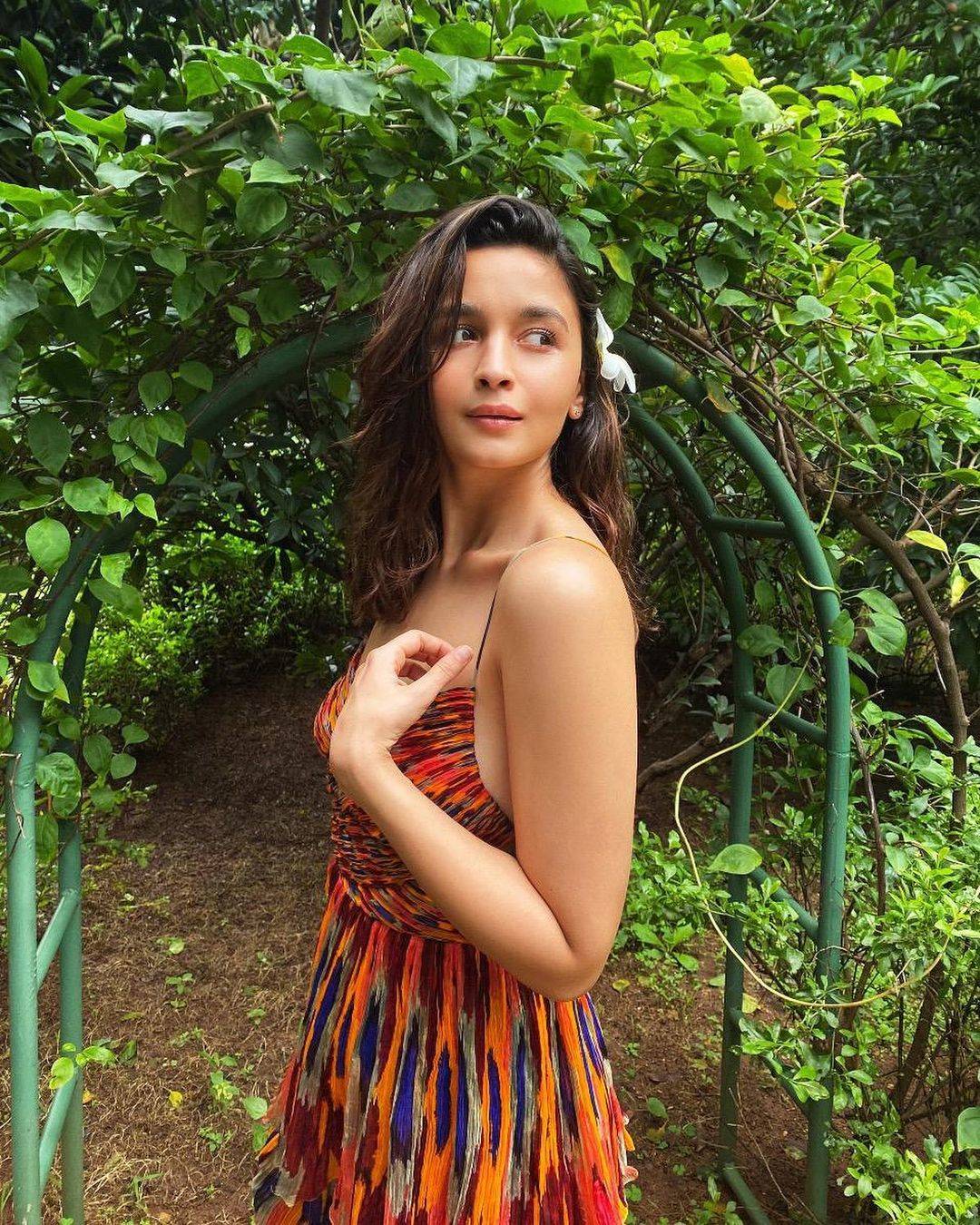 aliaabhatt_118613144_178544213712154_8829946744116000893_n (1)