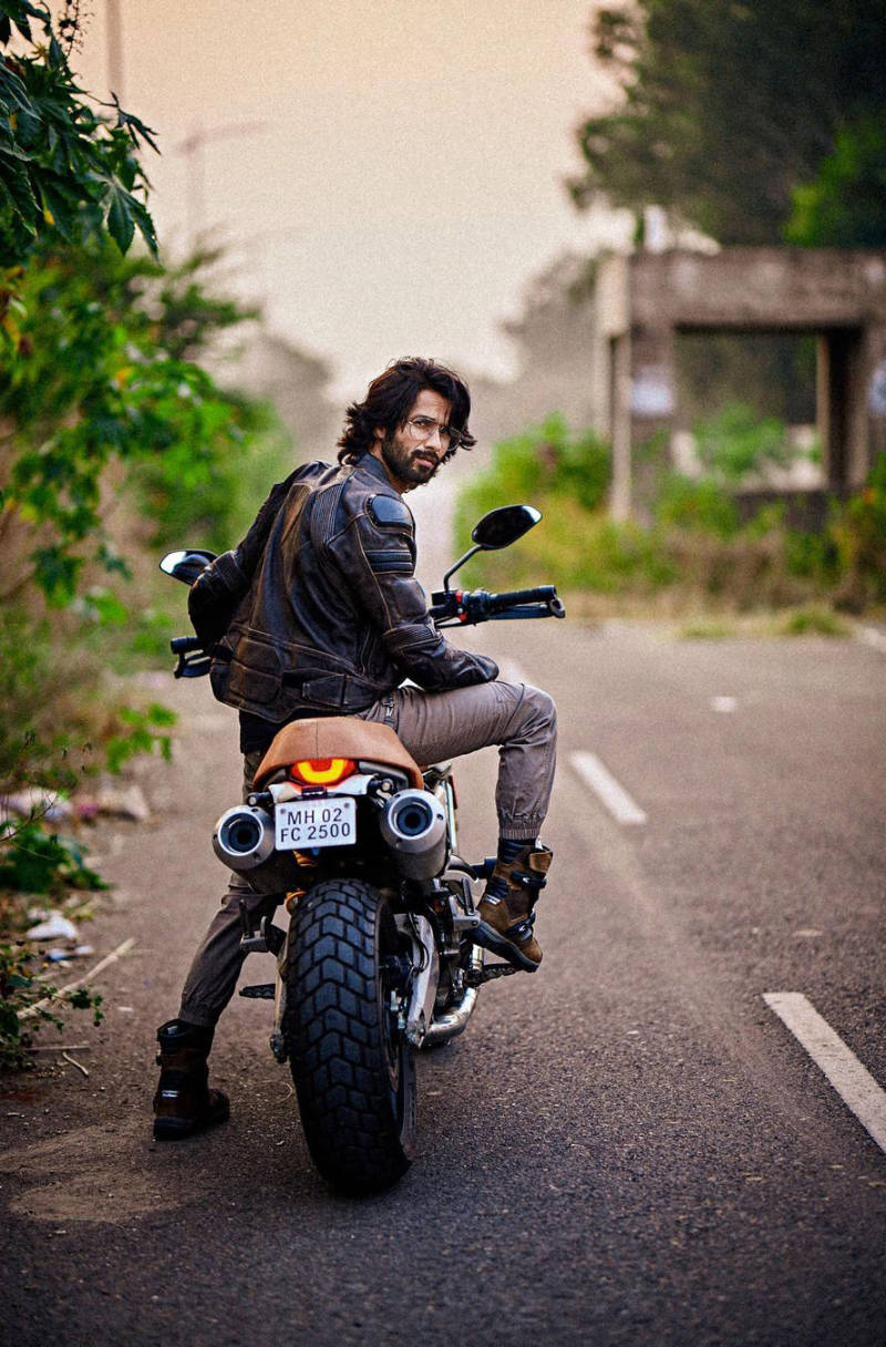 Shahid Kapoor looks dapper as he gears up for morning ride; shares stunning pictures