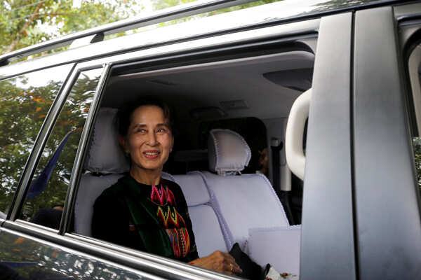 Suu Kyi's party claims to have won majority in Myanmar polls