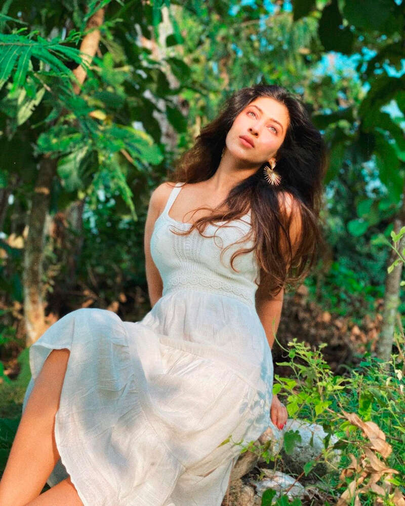 <BR> is turning heads with her bewitching pictures <BR> is turning heads with her bewitching pictures
