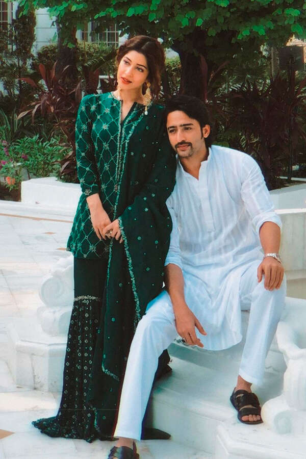 <BR> is turning heads with her bewitching pictures <BR> is turning heads with her bewitching pictures