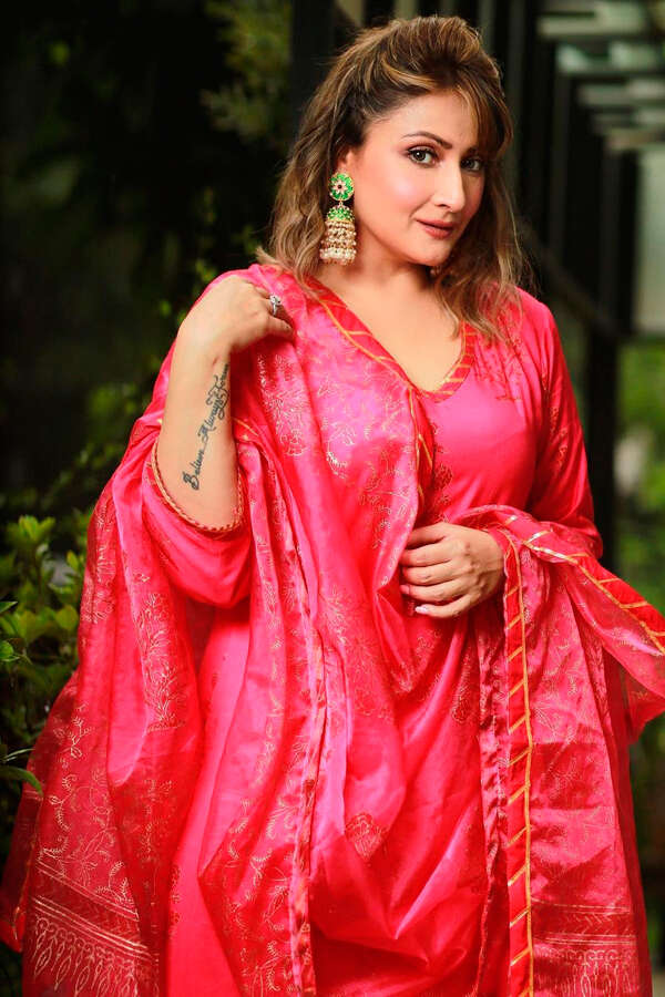 Kasautii Zindagii Kay 명성 Urvashi Dholakia는 전혀 노화되지 않는 것 같습니다.