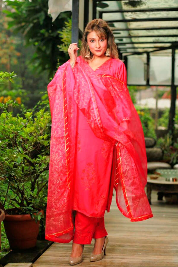 Kasautii Zindagii Kay 명성 Urvashi Dholakia는 전혀 노화되지 않는 것 같습니다.