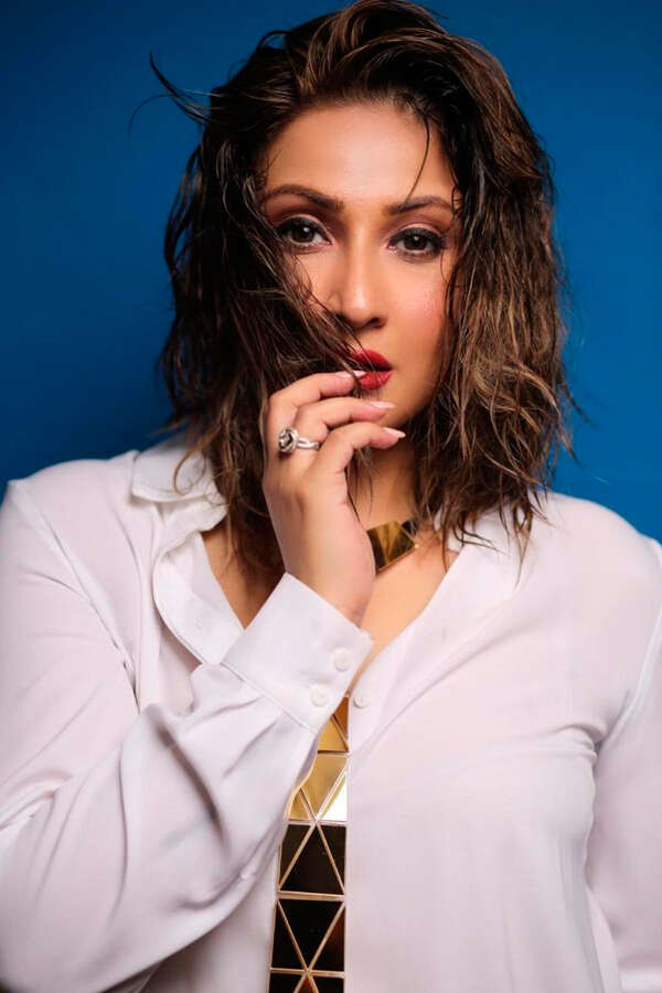 Kasautii Zindagii Kay 명성 Urvashi Dholakia는 전혀 노화되지 않는 것 같습니다.