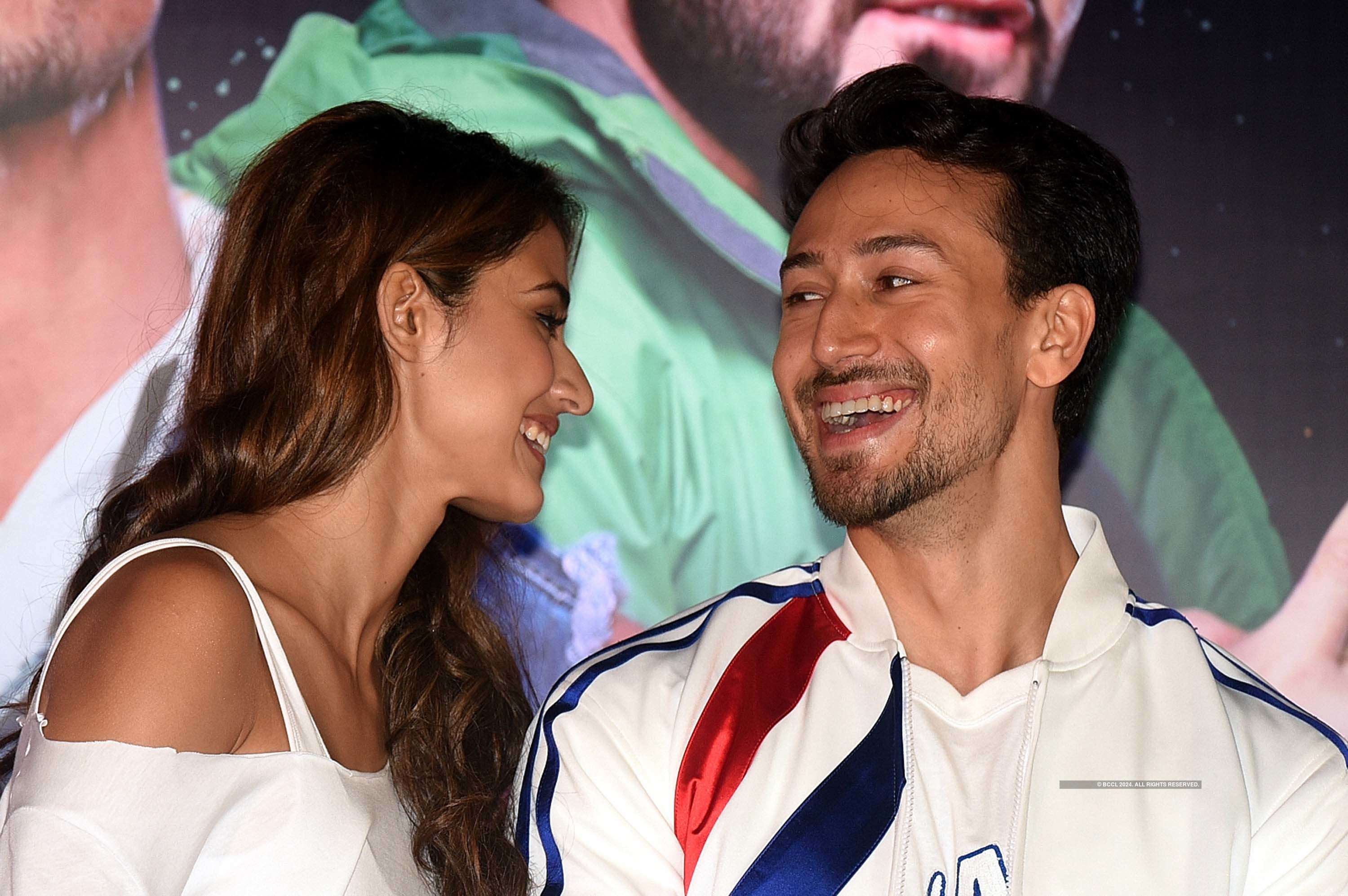 New pictures of Disha Patani & Tiger Shroff from their romantic dinner date
