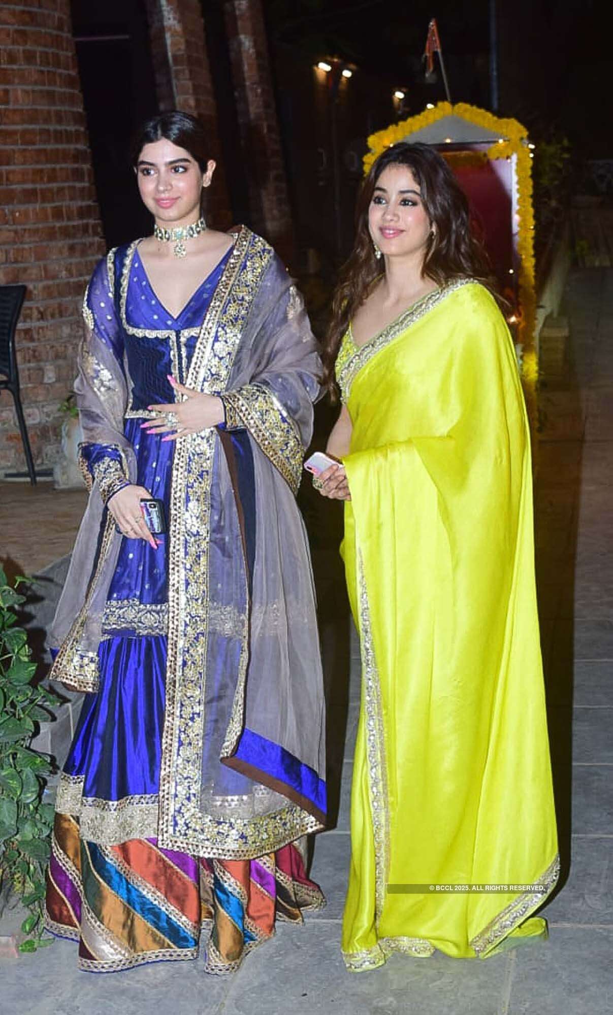 Janhvi Kapoor bears uncanny resemblance to mother Sridevi in these pictures