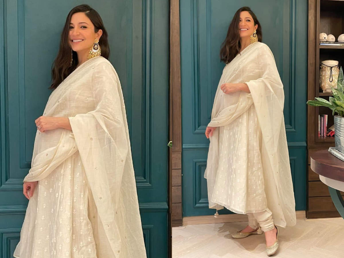 Anushka Sharma nails pregnancy ethnic look with this white anarkali | The  Times of India