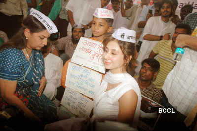 Stars supports Anna Hazare
