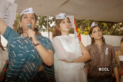 Stars supports Anna Hazare