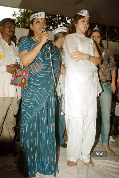 Stars supports Anna Hazare