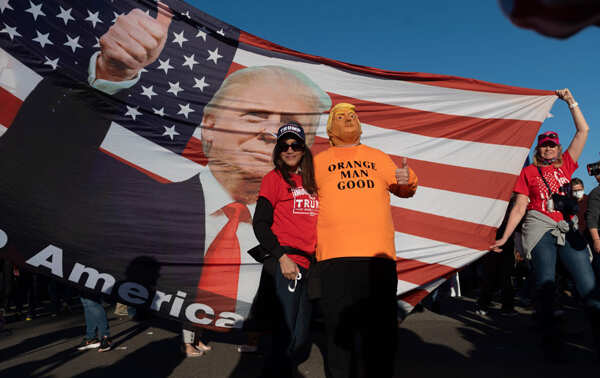 Clashes break out between Trump supporters and counter-protesters