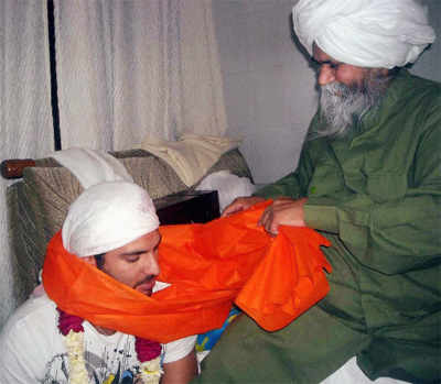 Yuvraj seeks Guru's blessings