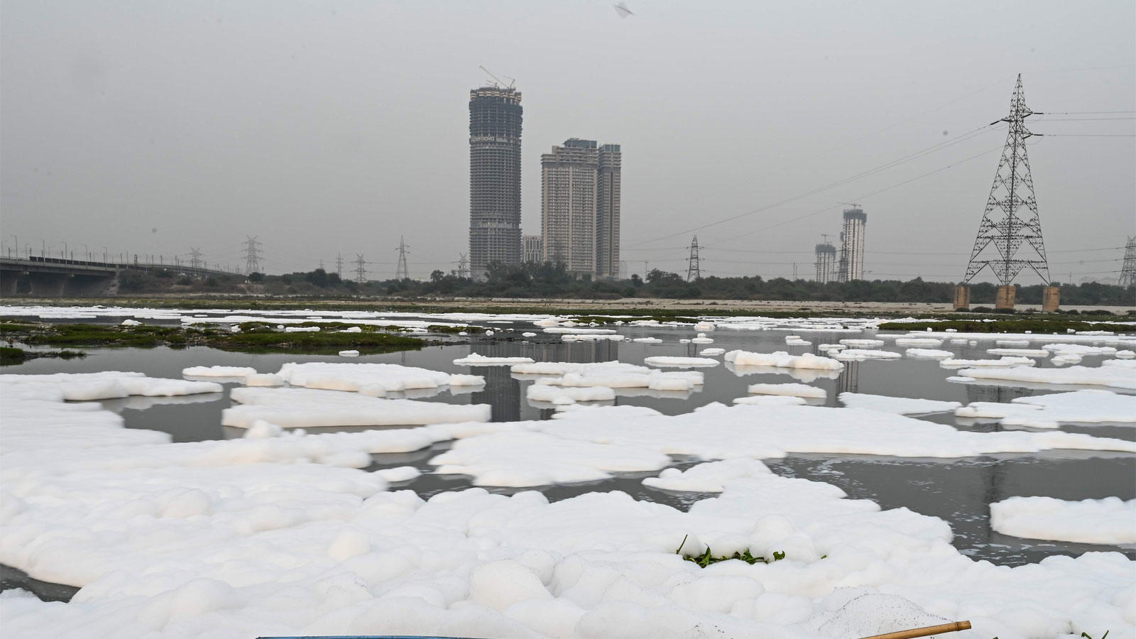 Delhi: Yamuna river continues to exude toxic froth