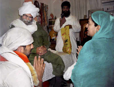 Yuvraj seeks Guru's blessings