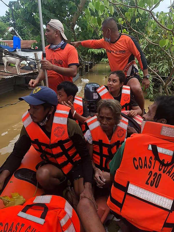 Floods wreak havoc in Philippines